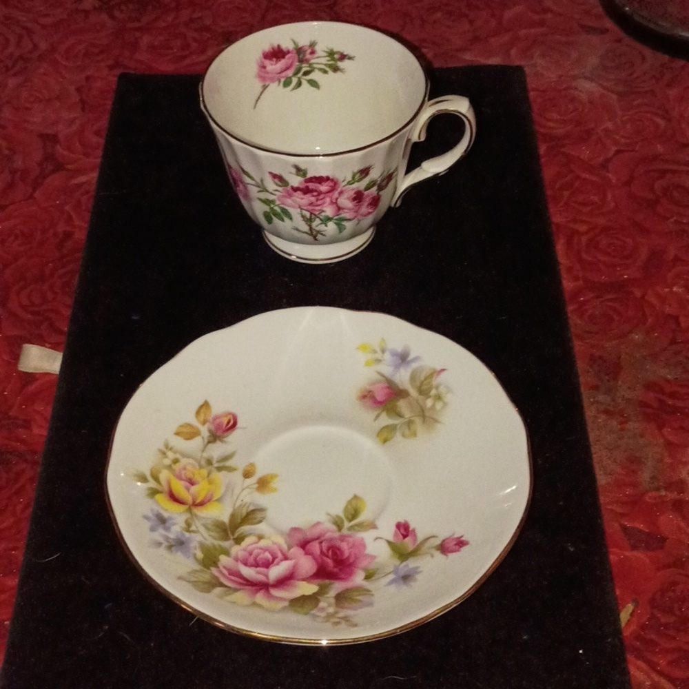 Floral Teacup and Saucer Set Duchess Bone China England - Picture 2 of 9
